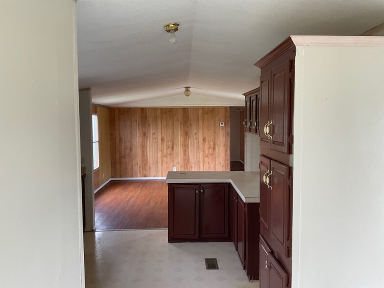 Building Photo - 205 Lorena Meadows Dr