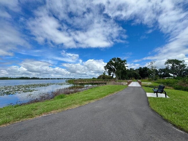 Building Photo - Winter Ridge - End Unit & Canal Front
