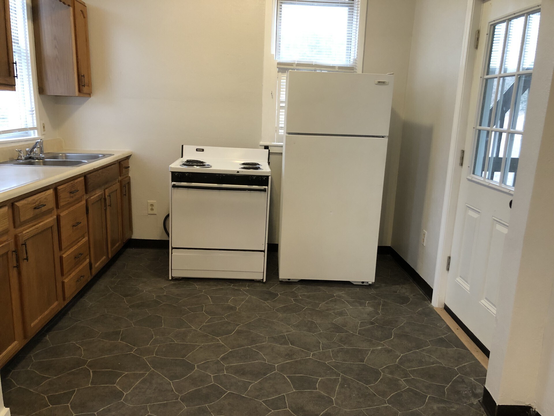 Building Photo - 516 Center Ave