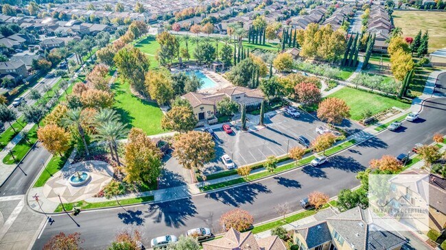 Building Photo - Charming Harlan Ranch Home!