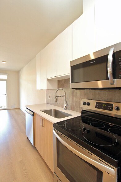 Building Photo - 8417 SW 24th Ave