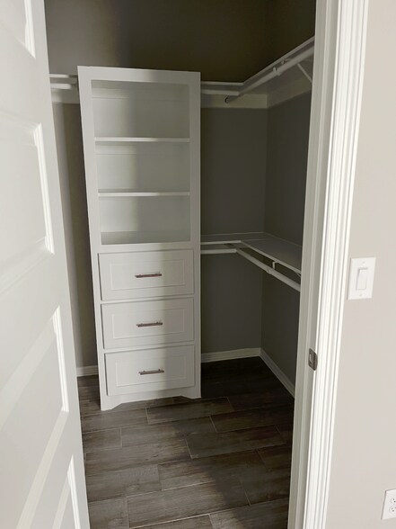 Building Photo - 2309 E Viviana St