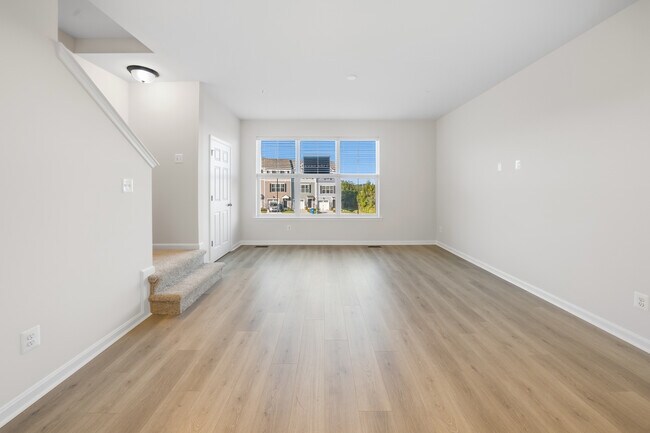 Building Photo - 375 Tumblers Wy