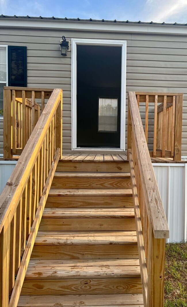 Building Photo - Move in ready!! 2BD/2BA spacious mobile home!