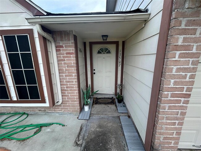 Building Photo - 13507 White Cliff Dr