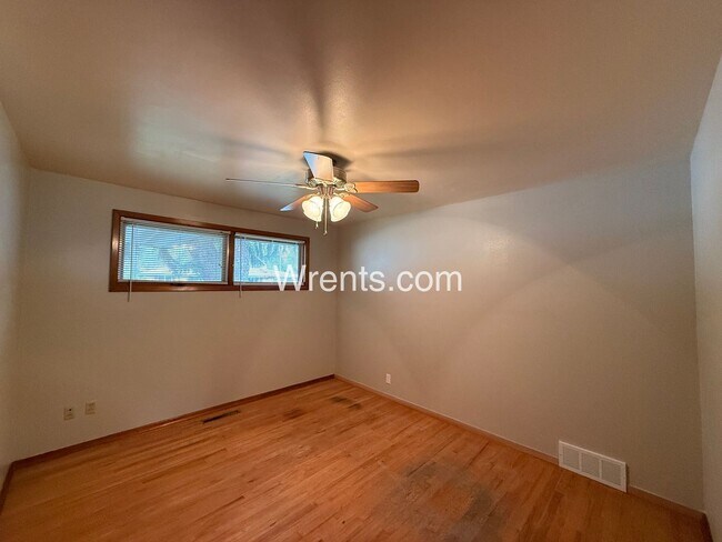 Building Photo - Now Available: Spacious 4-Bed, 2-Bath Home in Town & Country