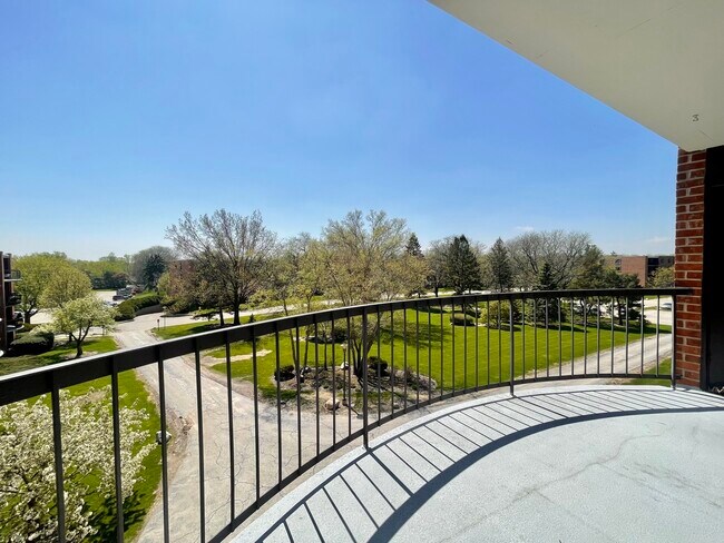 Building Photo - 1615 E Central Rd