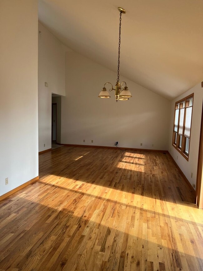 Building Photo - 1673 Calen Ln