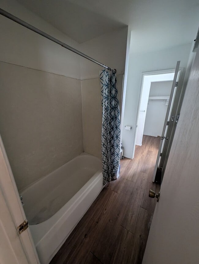 Building Photo - 4 Plex - Two Bedroom and 1 Bath Unit for Rent