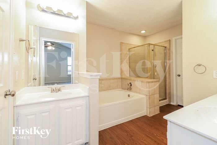 Building Photo - 3008 Clovermeadow Dr