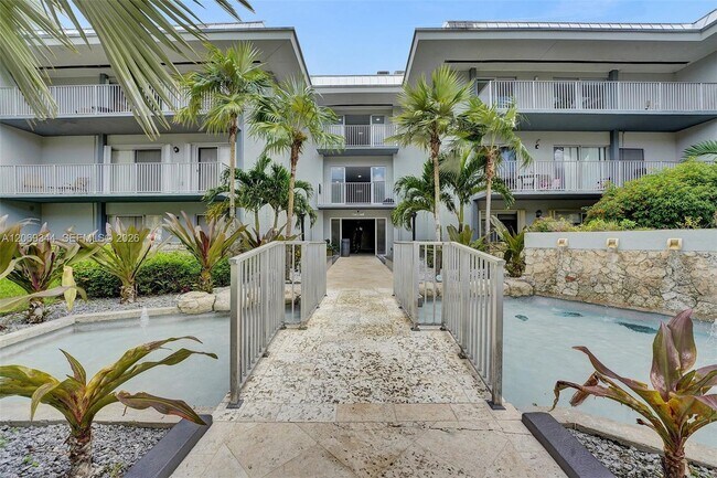 Building Photo - 7401 SW 82nd St