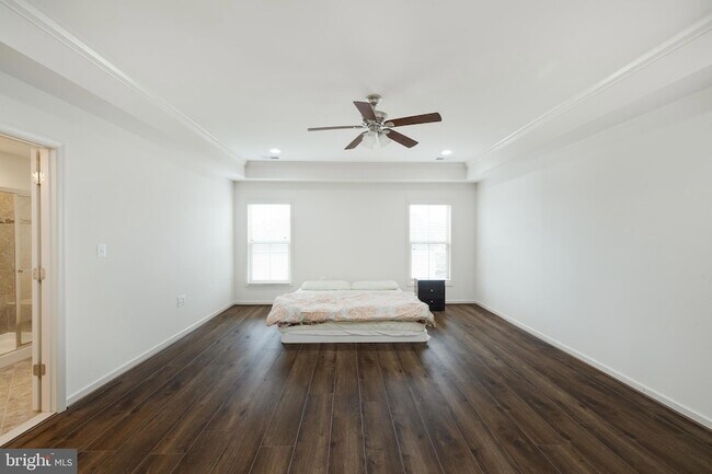Building Photo - 42557 Dreamweaver Dr