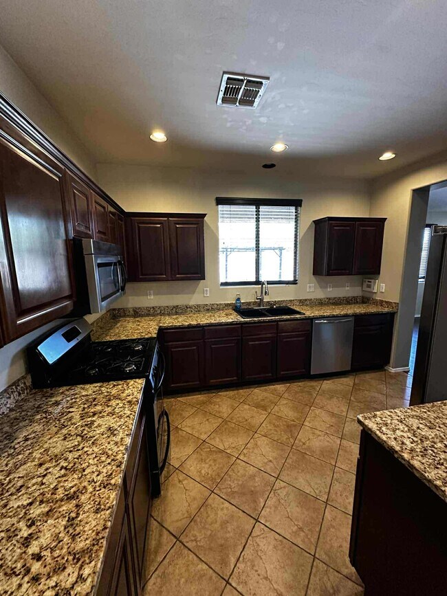 Building Photo - 1120 E Mt Shibell Dr