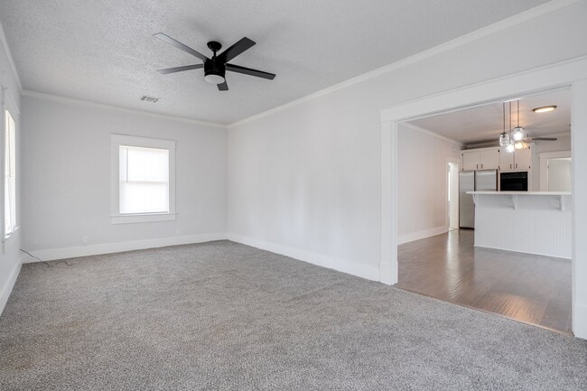 Building Photo - 1528 N Beard Ave