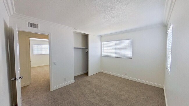 Building Photo - 24671 Paige Cir