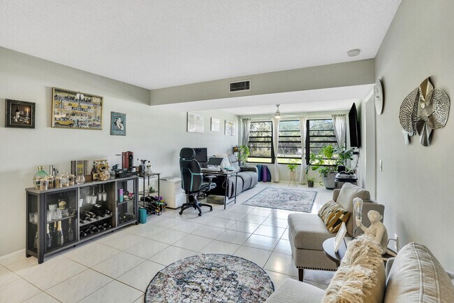 Building Photo - 6037 Balboa Cir