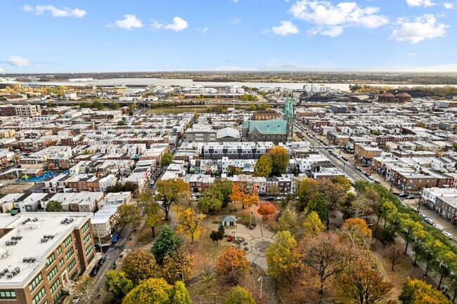 Building Photo - 3229 Almond St