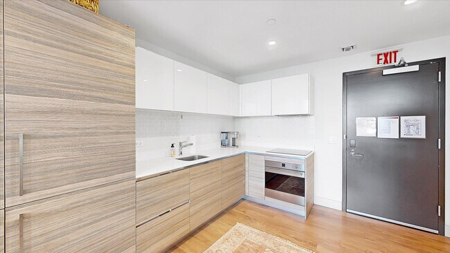 Building Photo - 777 N Ocean Dr