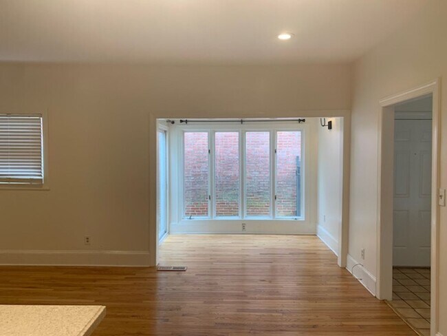 Building Photo - 1303 W 13th St