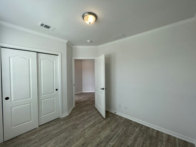 Building Photo - 960 Zacapa Ave
