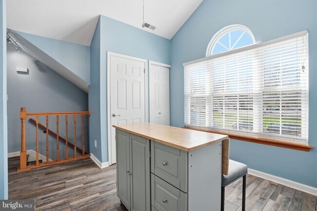 Building Photo - 496 Revere Dr