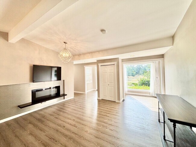 Building Photo - Charming Medina Home For Rent