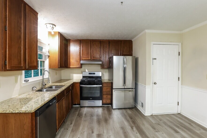 Building Photo - 2350 Bankstone Dr SW