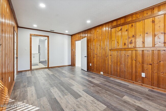 Building Photo - 863 Westgate Dr