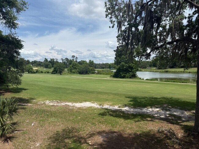Building Photo - Upstairs unit on the Golf Course!!!