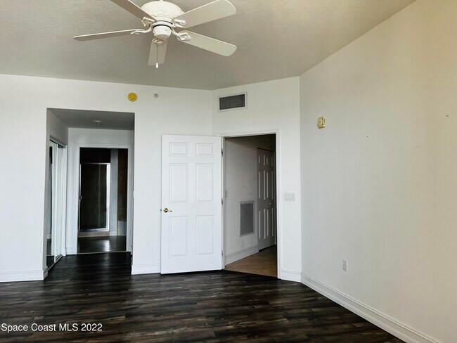 Building Photo - 93 Delannoy Ave