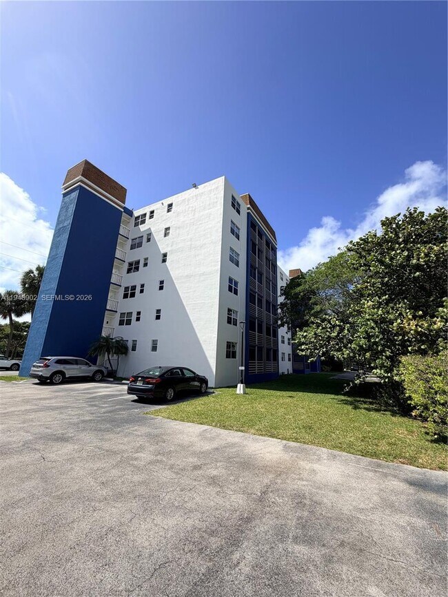 Building Photo - 501 E Dania Beach Blvd