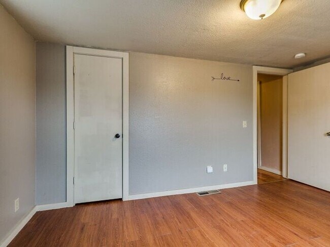 Building Photo - 537 S University Blvd
