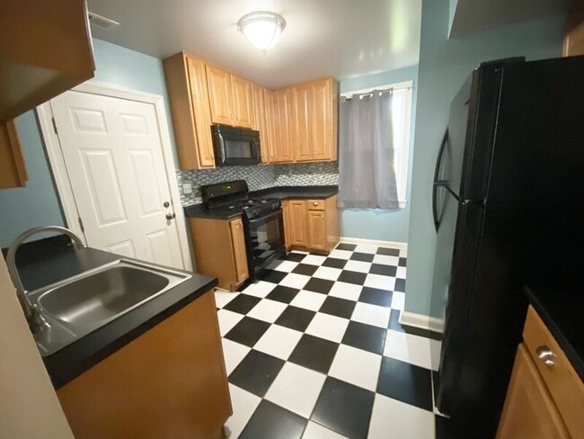 Building Photo - 226 Charles St