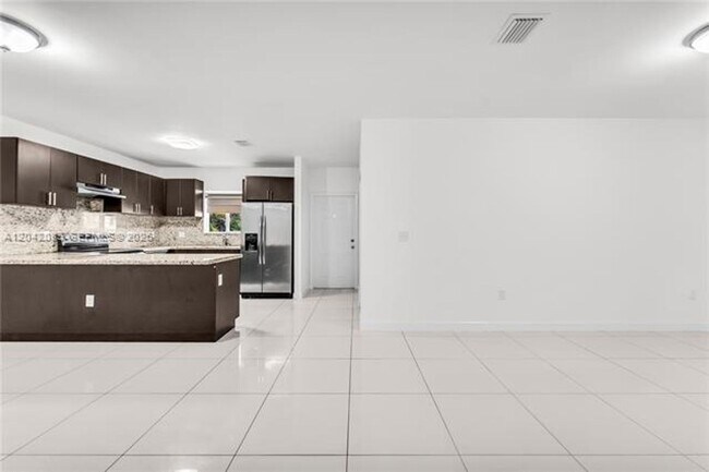 Building Photo - 1029 SW 11th Ave