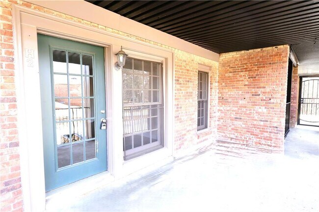 Building Photo - 3091 Colonial Way