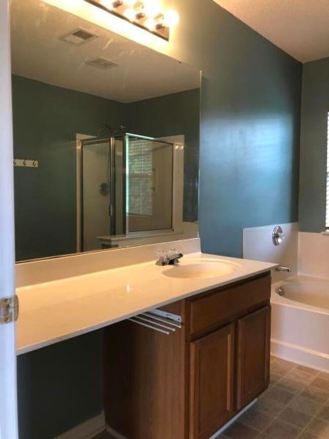 Building Photo - Available now. 4 Bedroom 3 Full Bath Home