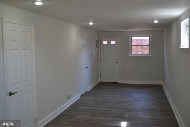 Building Photo - 425 Kennedy St NE