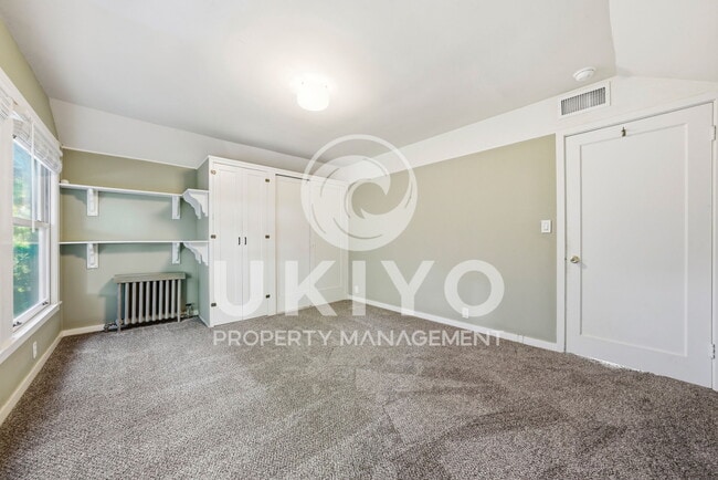 Building Photo - 860 Portal Ave