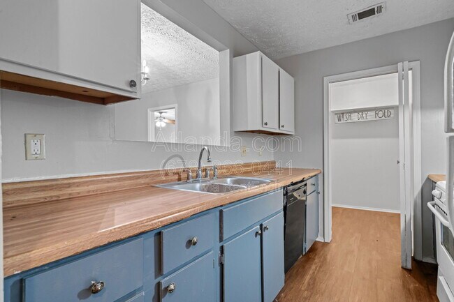 Building Photo - 5324 Ridge Forest Dr