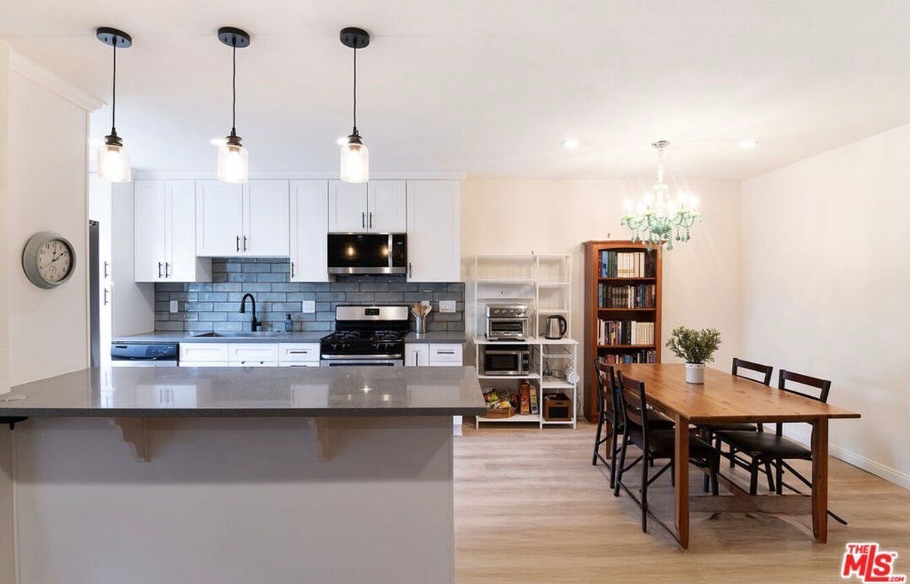 Building Photo - 4358 Mammoth Ave