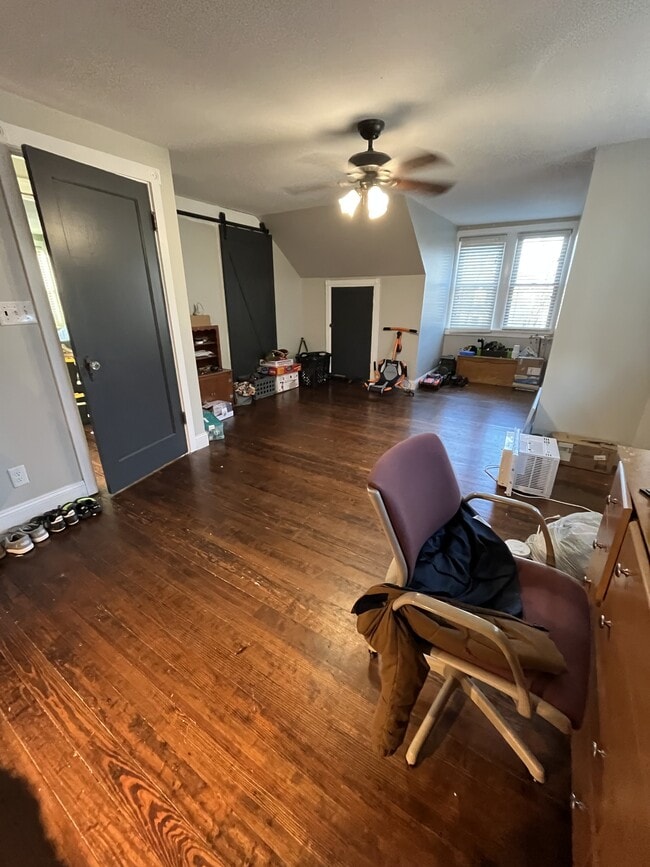 Building Photo - 1106 E 3rd St