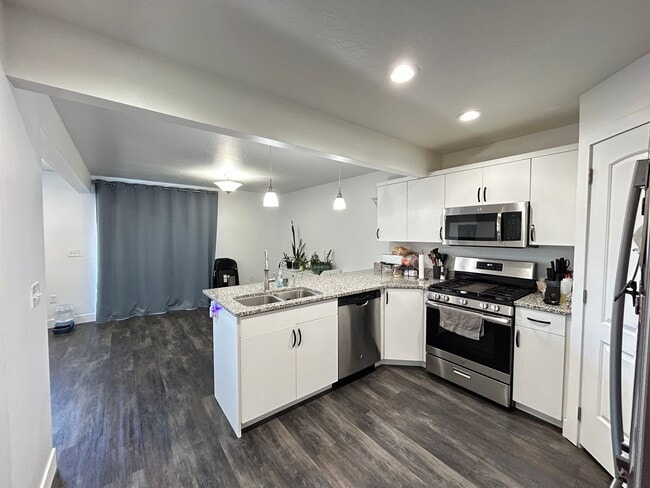 Building Photo - Mountain Vista Subdivision Home!