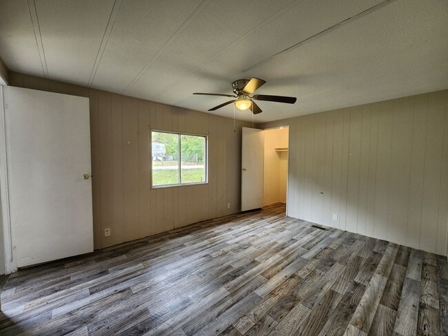 Building Photo - 654 SE 128th Ave