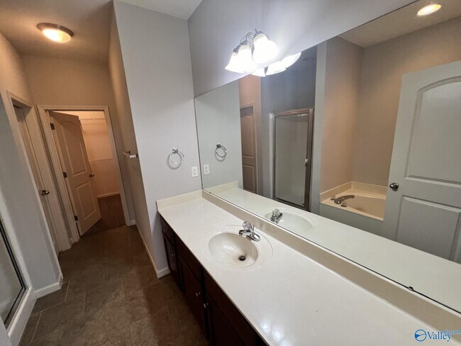 Building Photo - 1 Atherton Cir SW