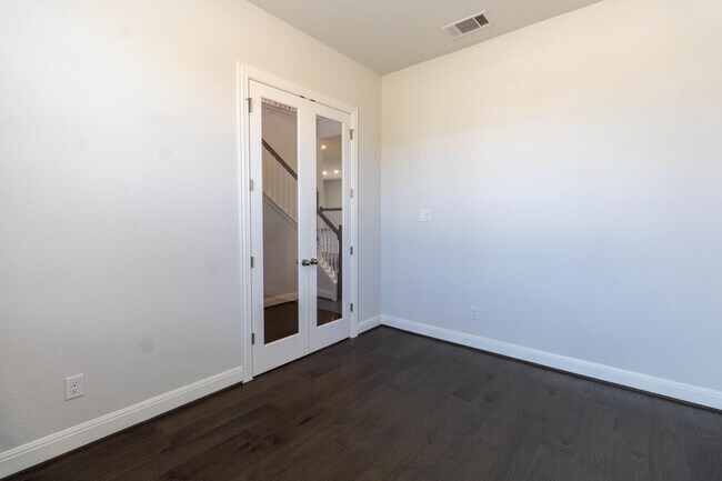 Building Photo - Stunning two story 4 bedroom with den and media/ game area in Pflugerville!