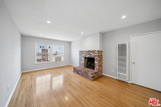 Building Photo - 5303 Vantage Ave