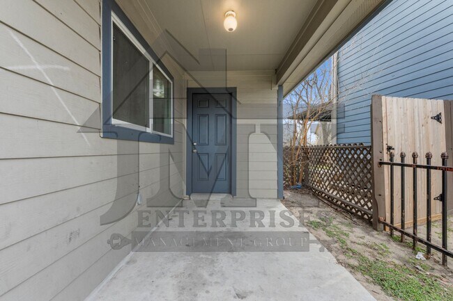 Building Photo - 2526 Aldon St