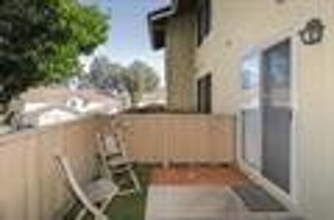 Building Photo - Terrific updated 2Br/2Ba condo in Bernardo Heights - Lomas Bernardo Complex
