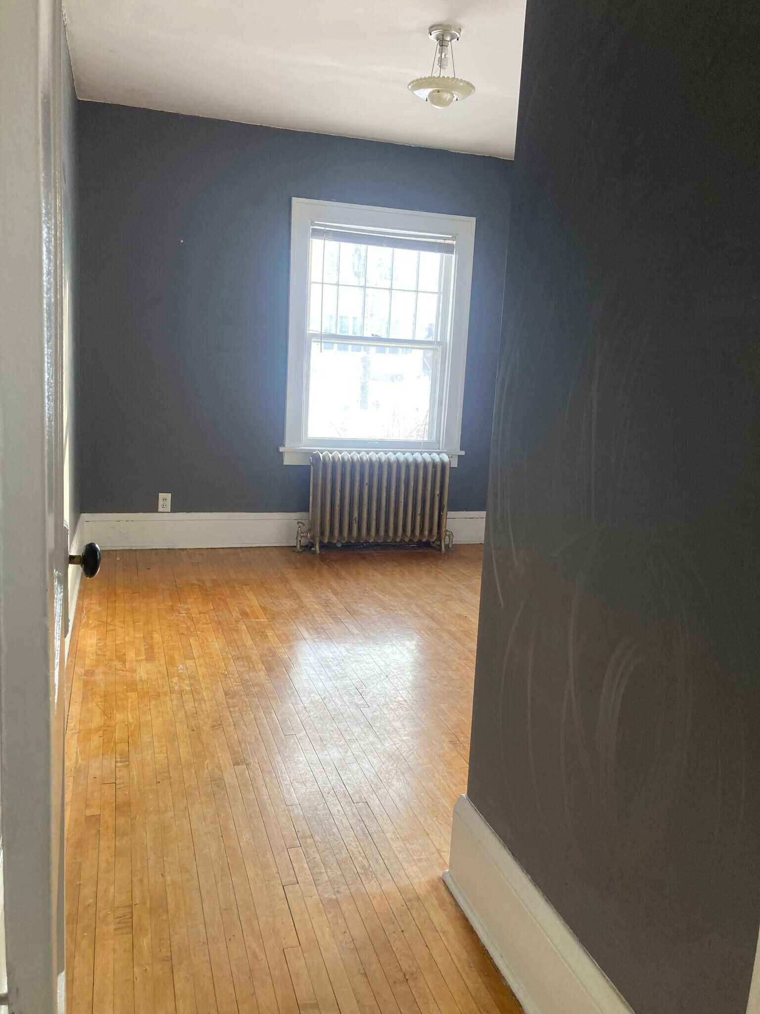 Beed room 2 - 3400 Fremont Ave S