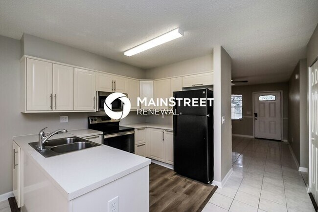 Building Photo - 3 Bedroom Pet-Friendly Home in TAMPA, FL with Main Street Renewal
